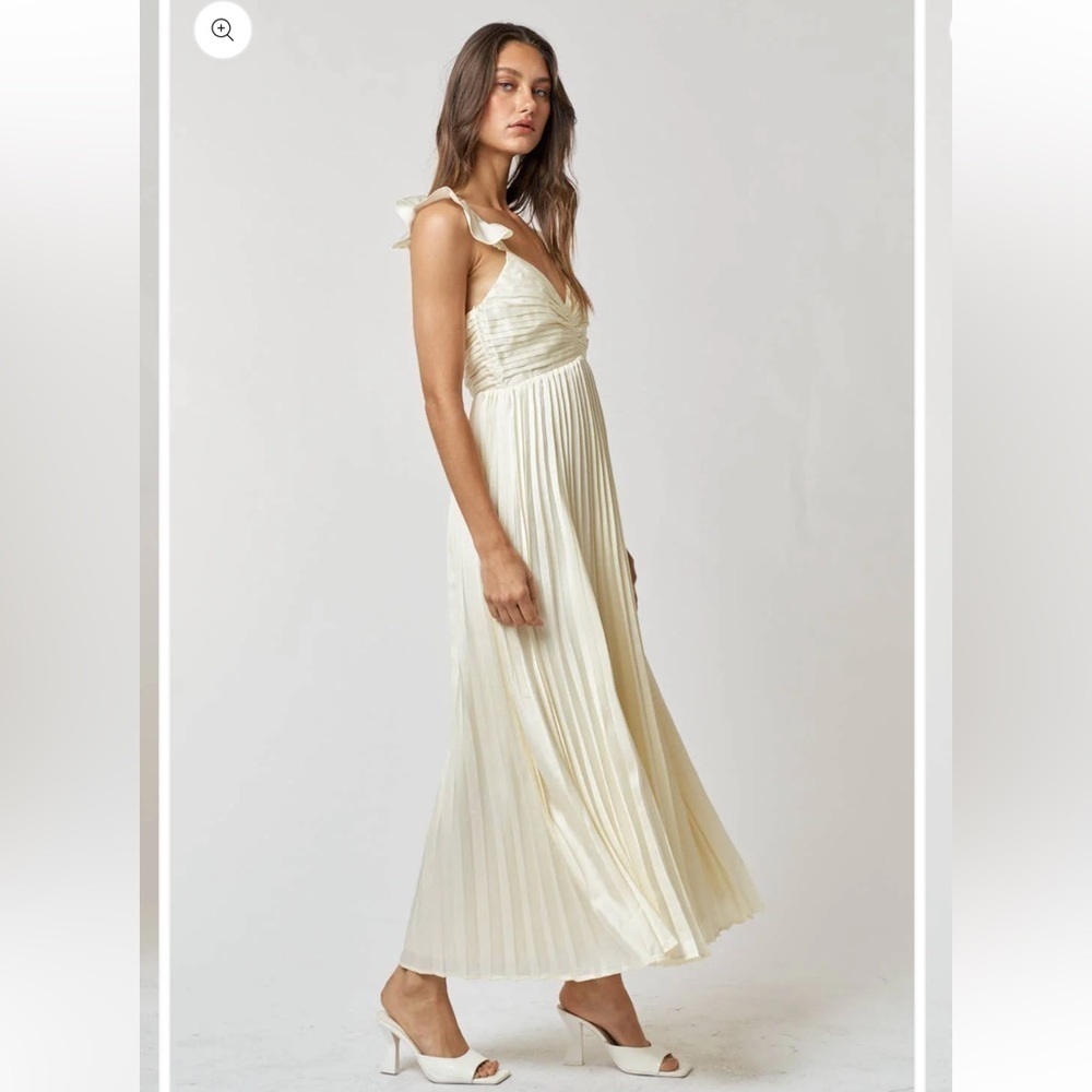 New PRETTY LITTLE SISTER SZ md Giselle Pleated Satin Maxi Dress - Picture 3 of 10